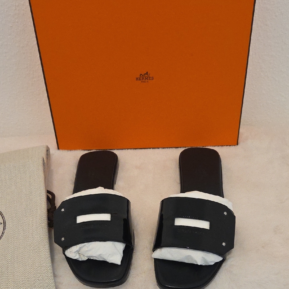 Patent Leather Women's Sandel Size 39